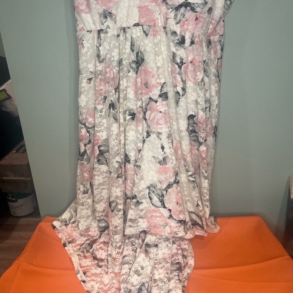 ⚡️⚡️⚡️⚡️Lily Rose White and Pink Floral Midi Dress - Picture 2 of 6